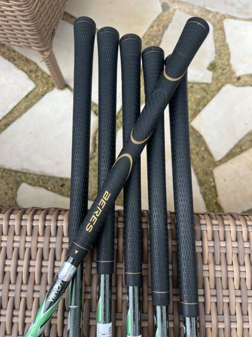 Série Honma Beres IS-03 forged 2* (6/11) graphite regular
