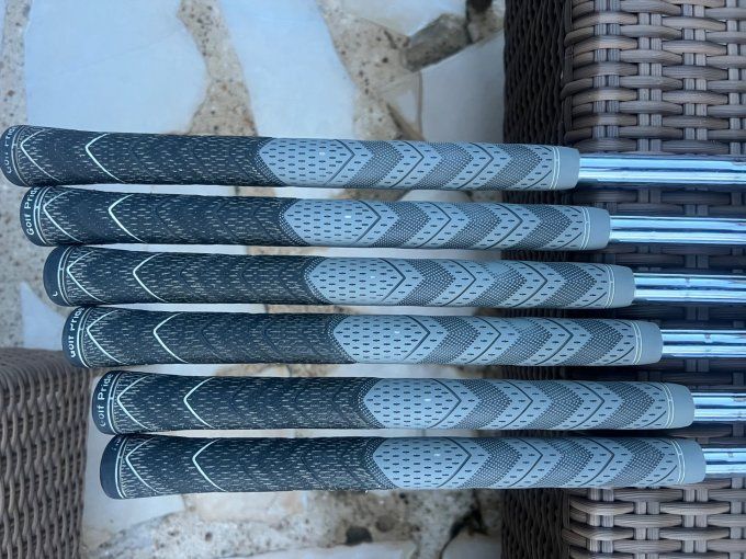 Série Taylormade P790 (5/P) acier stiff